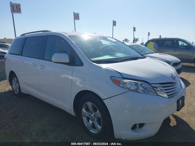 TOYOTA SIENNA 2015