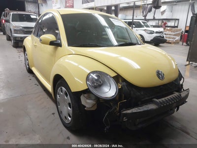 VOLKSWAGEN NEW BEETLE 2010