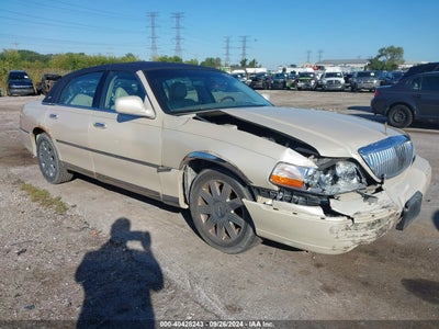 LINCOLN TOWN CAR 2003