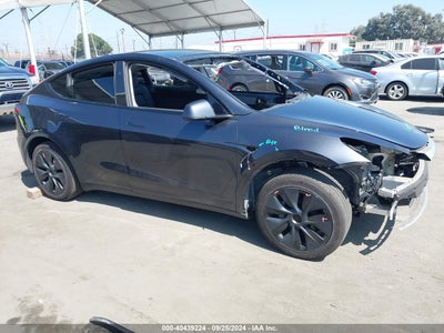 TESLA MODEL Y 2024