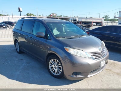 TOYOTA SIENNA 2015