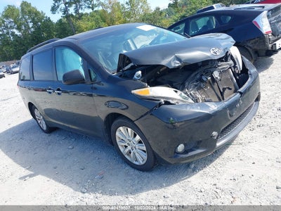 TOYOTA SIENNA 2011