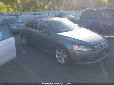 VOLKSWAGEN PASSAT 2012