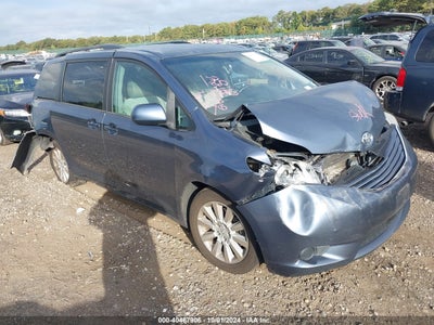 TOYOTA SIENNA 2015