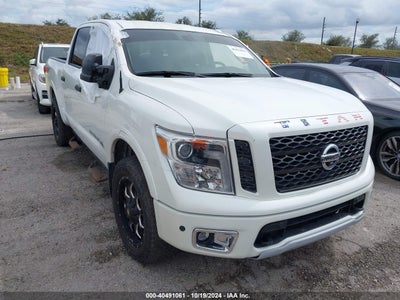 NISSAN TITAN 2019