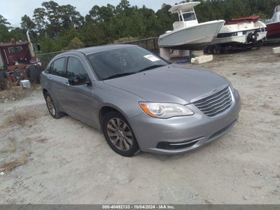 CHRYSLER 200 2013
