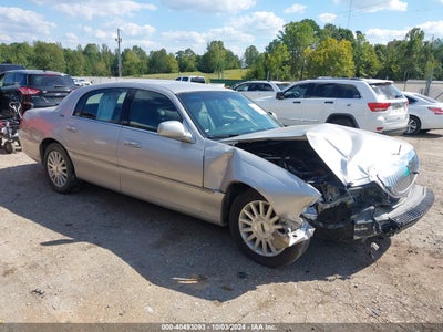 LINCOLN TOWN CAR 2010