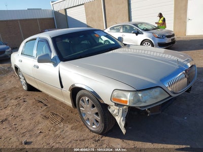 LINCOLN TOWN CAR 2005