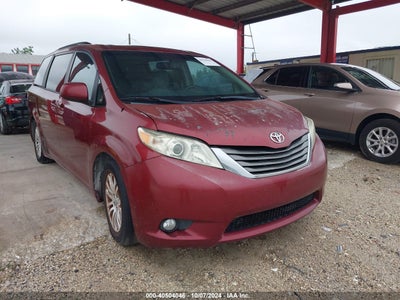 TOYOTA SIENNA 2011