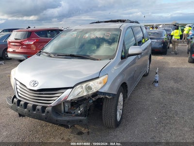 TOYOTA SIENNA 2012