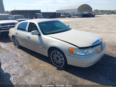LINCOLN TOWN CAR 2001