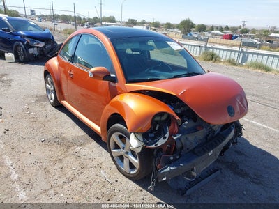 VOLKSWAGEN NEW BEETLE 2010