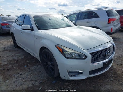 INFINITI Q70 2015