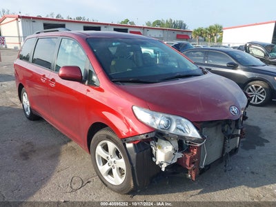 TOYOTA SIENNA 2016