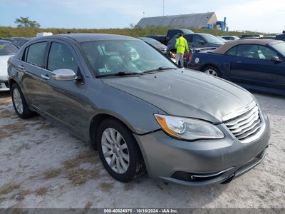 CHRYSLER 200 2013