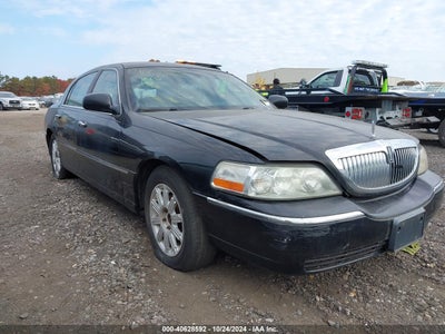LINCOLN TOWN CAR 2010