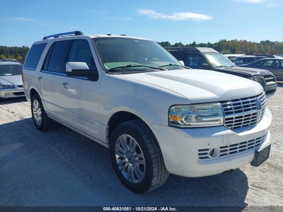 LINCOLN NAVIGATOR 2011