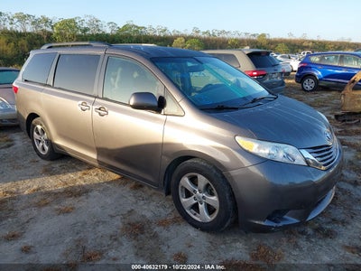 TOYOTA SIENNA 2015
