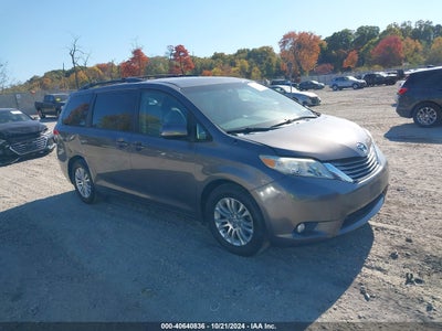 TOYOTA SIENNA 2013