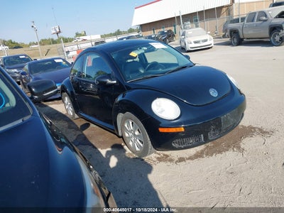 VOLKSWAGEN NEW BEETLE 2010