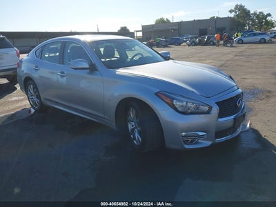 INFINITI Q70 2017