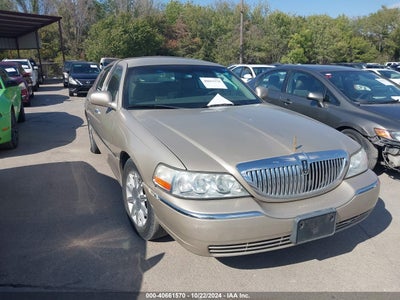 LINCOLN TOWN CAR 2011