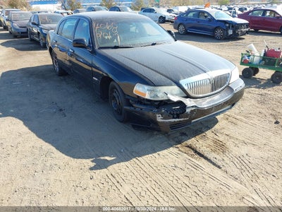 LINCOLN TOWN CAR 2010