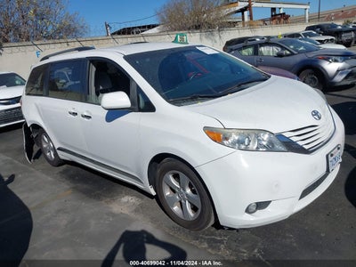 TOYOTA SIENNA 2015
