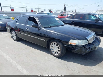 LINCOLN TOWN CAR 2011