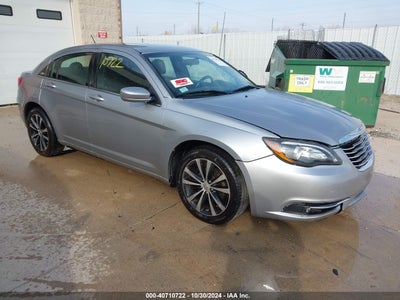 CHRYSLER 200 2013