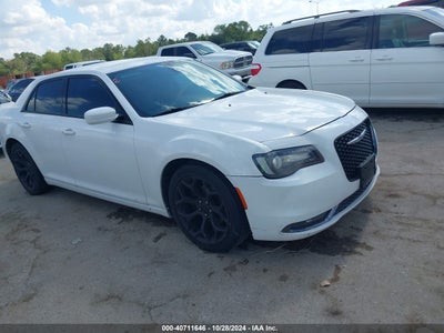 CHRYSLER 300 2015
