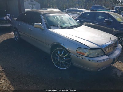 LINCOLN TOWN CAR 2003