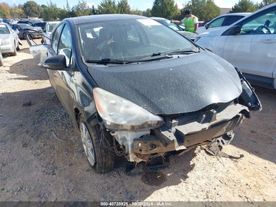 TOYOTA PRIUS C 2013