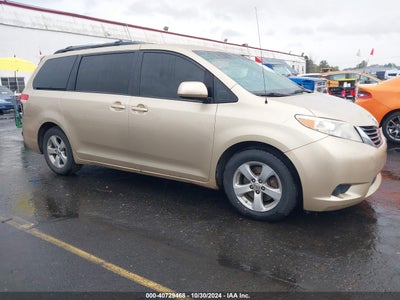TOYOTA SIENNA 2011