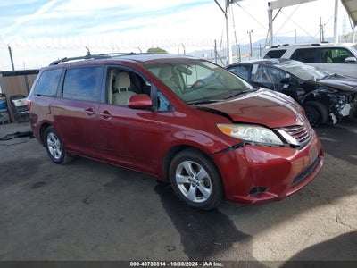 TOYOTA SIENNA 2016