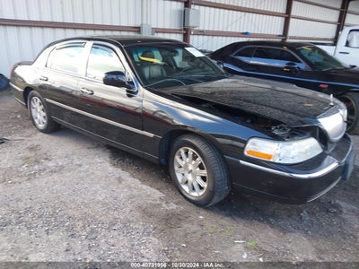 LINCOLN TOWN CAR 2010