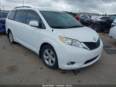 TOYOTA SIENNA 2013