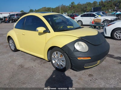 VOLKSWAGEN NEW BEETLE 2010