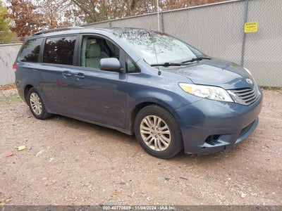 TOYOTA SIENNA 2013