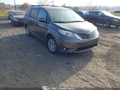 TOYOTA SIENNA 2013