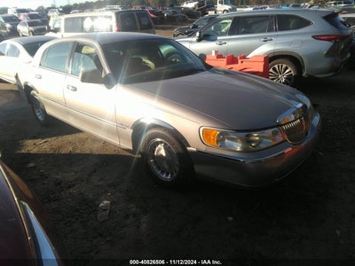 LINCOLN TOWN CAR 2001
