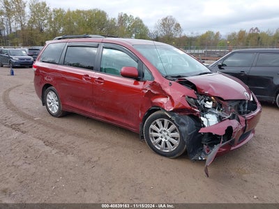 TOYOTA SIENNA 2013