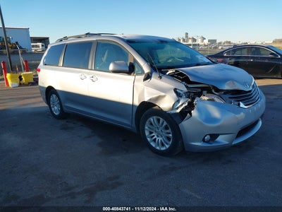 TOYOTA SIENNA 2011