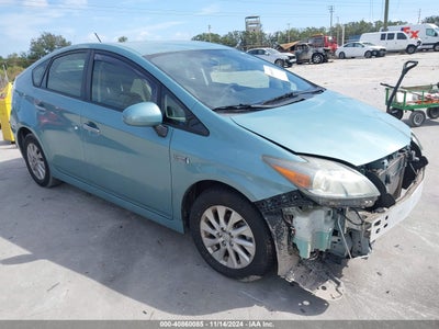 TOYOTA PRIUS PLUG-IN 2013