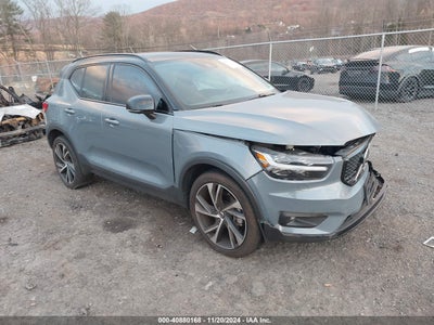 VOLVO XC40 2021