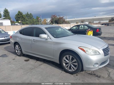 INFINITI Q70 2014
