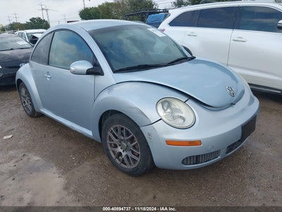 VOLKSWAGEN NEW BEETLE 2010