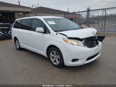 TOYOTA SIENNA 2011
