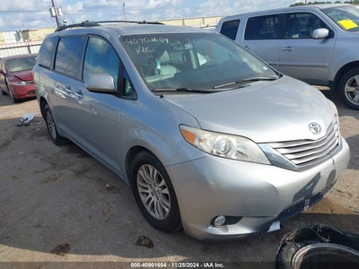 TOYOTA SIENNA 2016