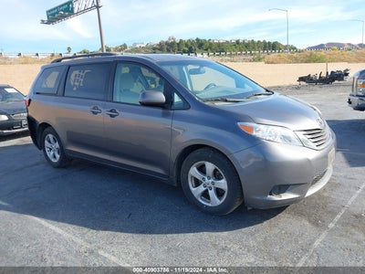 TOYOTA SIENNA 2016